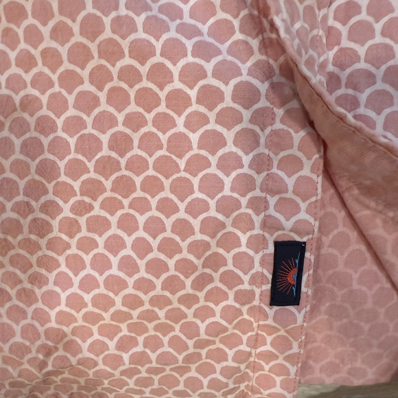 Faherty Organic Cotton Button Down Shirt Men M Pink Scallop Print Resort Wear SS - Picture 3 of 9
